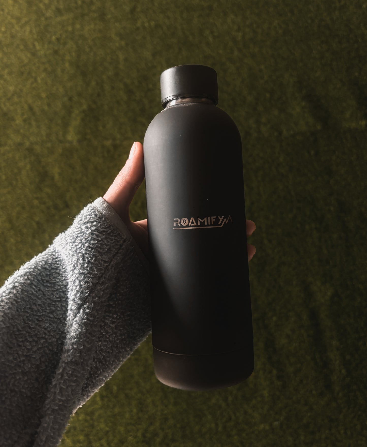 roamify black metal waterbottle